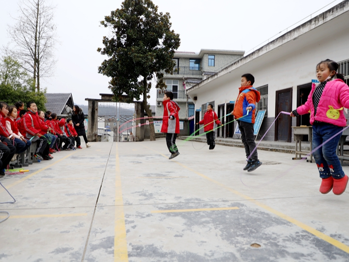 营盘河小学举行花样跳绳比赛