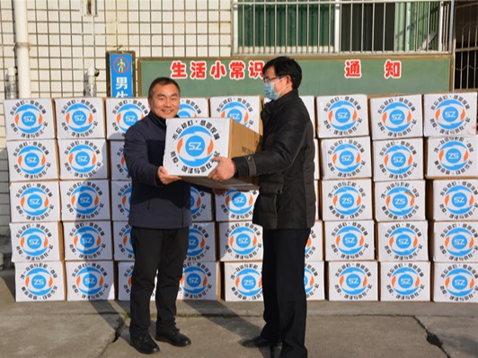 爱心企业家武鹏向竹山二中捐赠5万只口罩