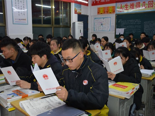 学习文明条例 竹山二中学子争做文明学生