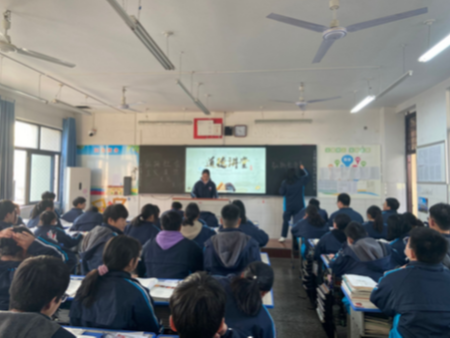 竹山一中推进“道德讲堂”进班级的活动 