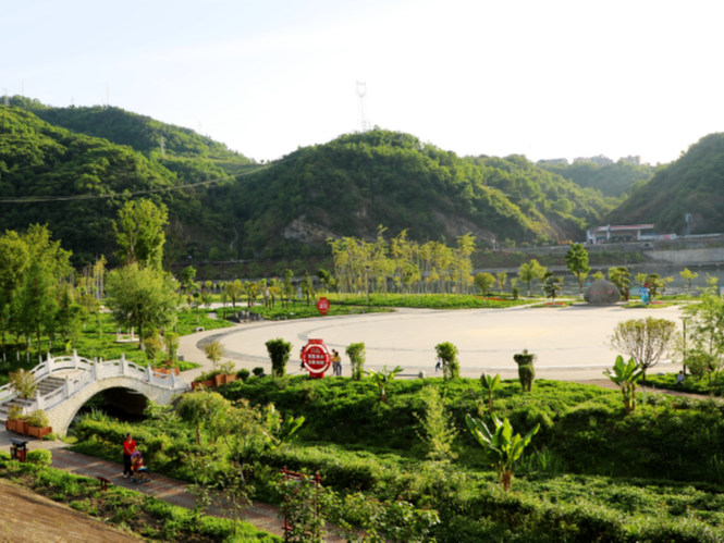 县领导走访慰问残疾儿童