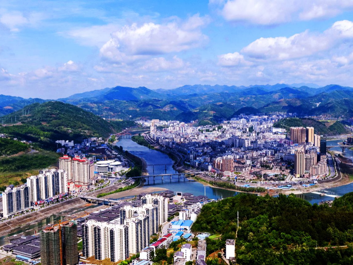 陈建平到城关镇走访慰问