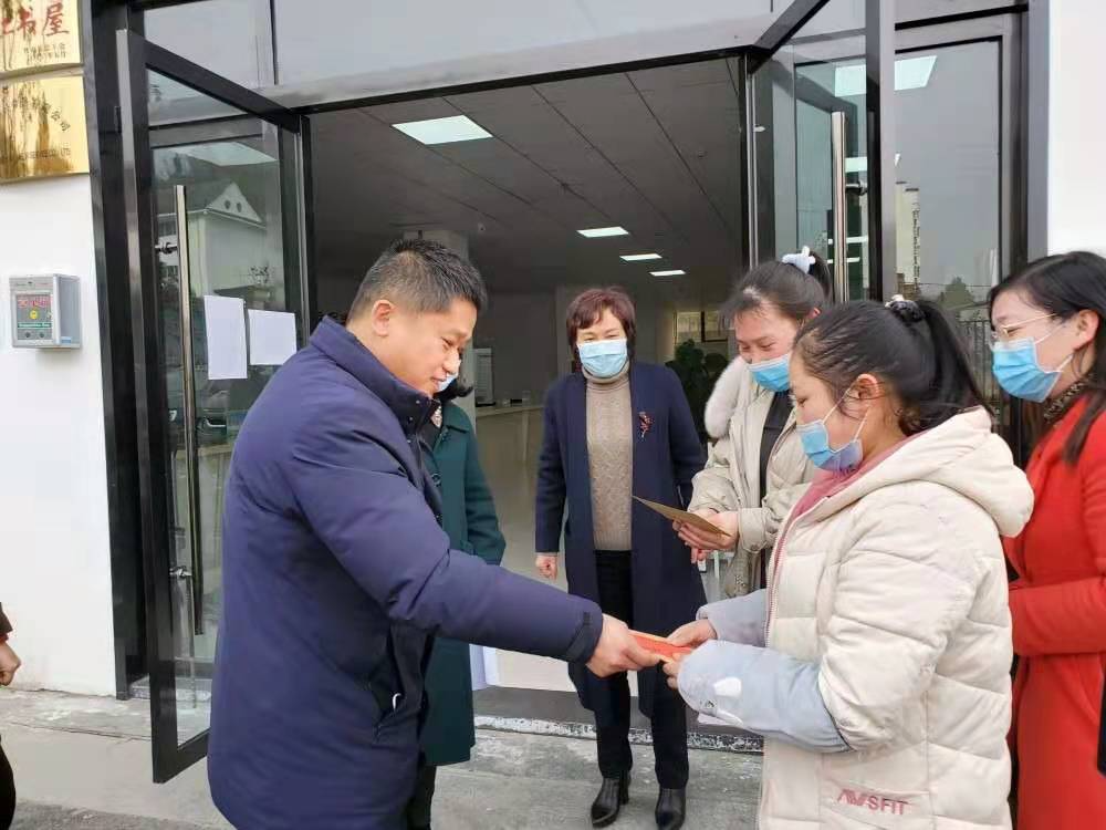 县领导走访慰问园区企业职工