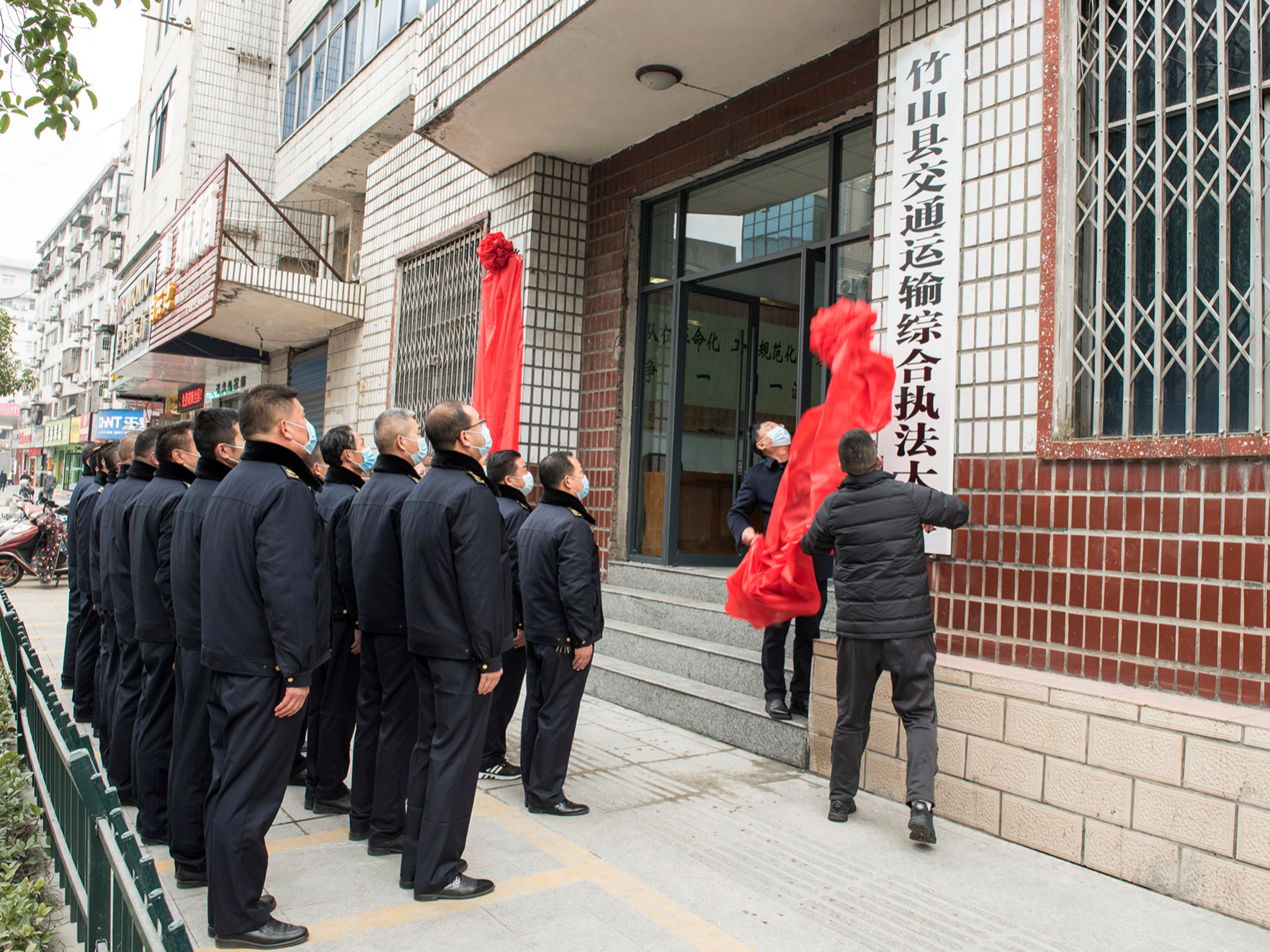 县交通运输综合执法大队挂牌成立