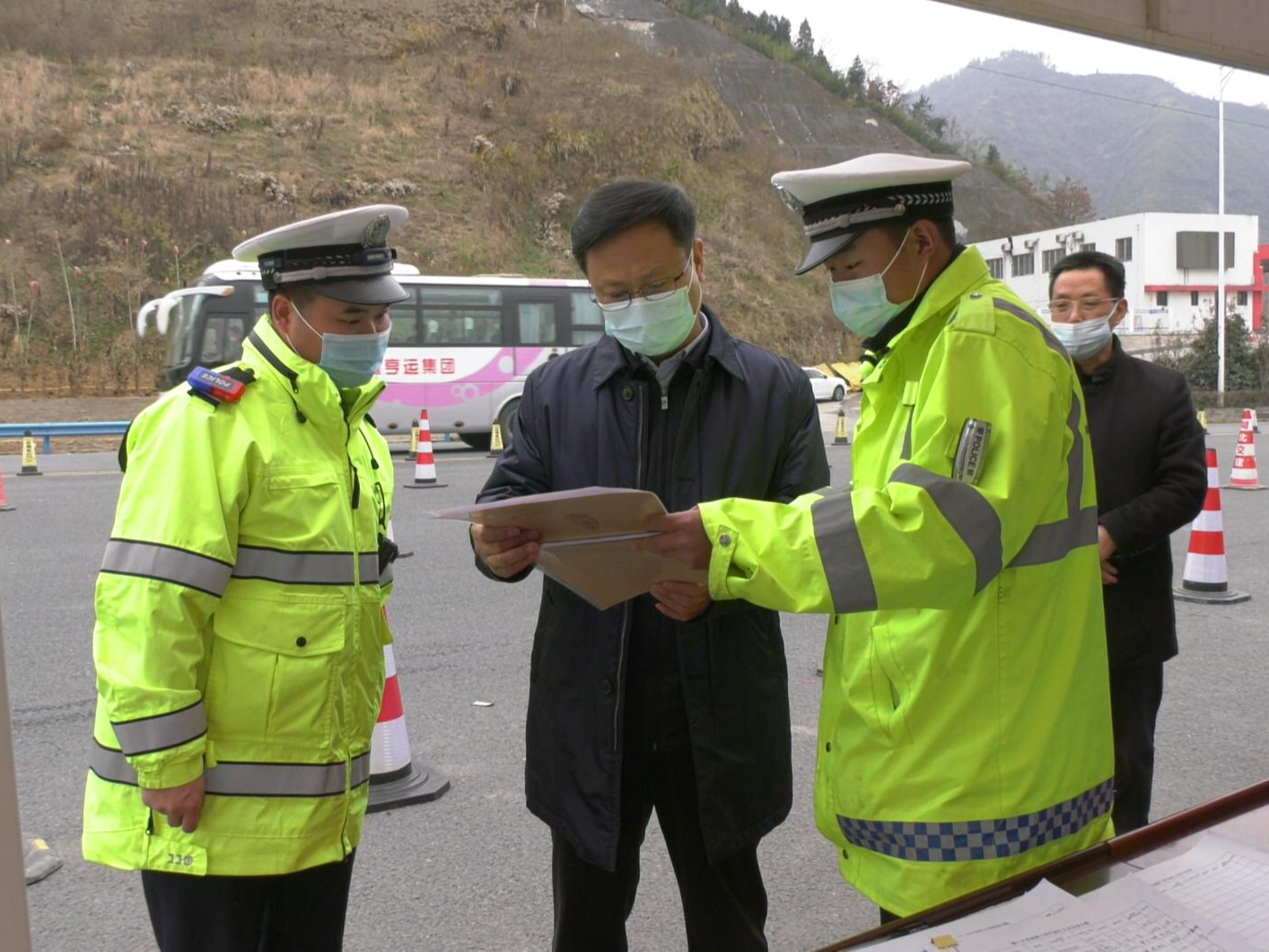 陈建平检查高速路口疫情防控工作