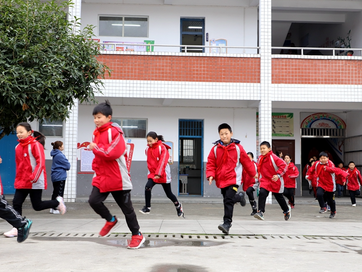 麻家渡镇九年制学校举行应急演练
