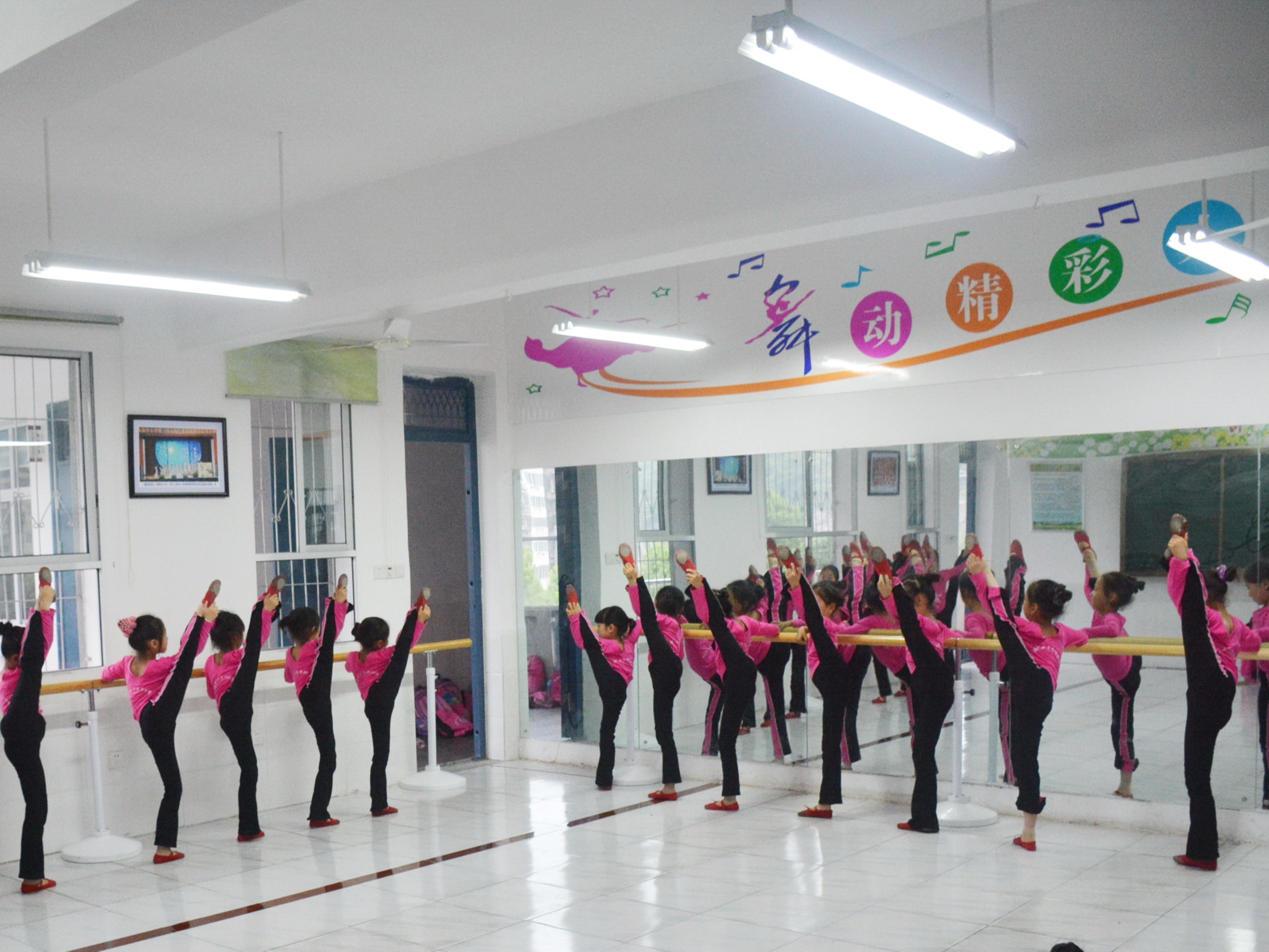 张振武小学开展丰富多彩社团活动