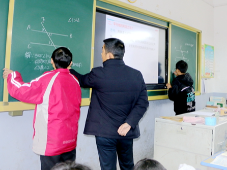 竹坪中学“青蓝工程”促成长