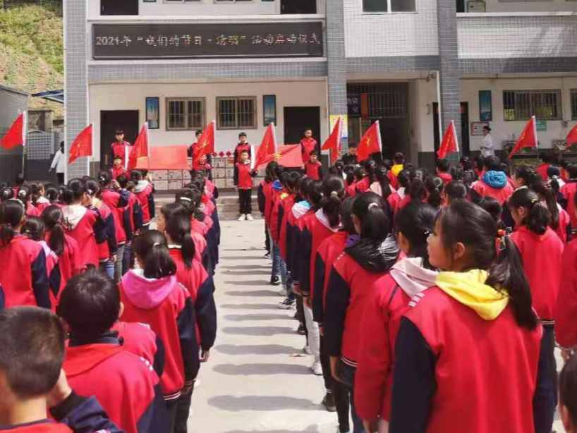 双台乡九年一贯制学校倡导文明祭扫
