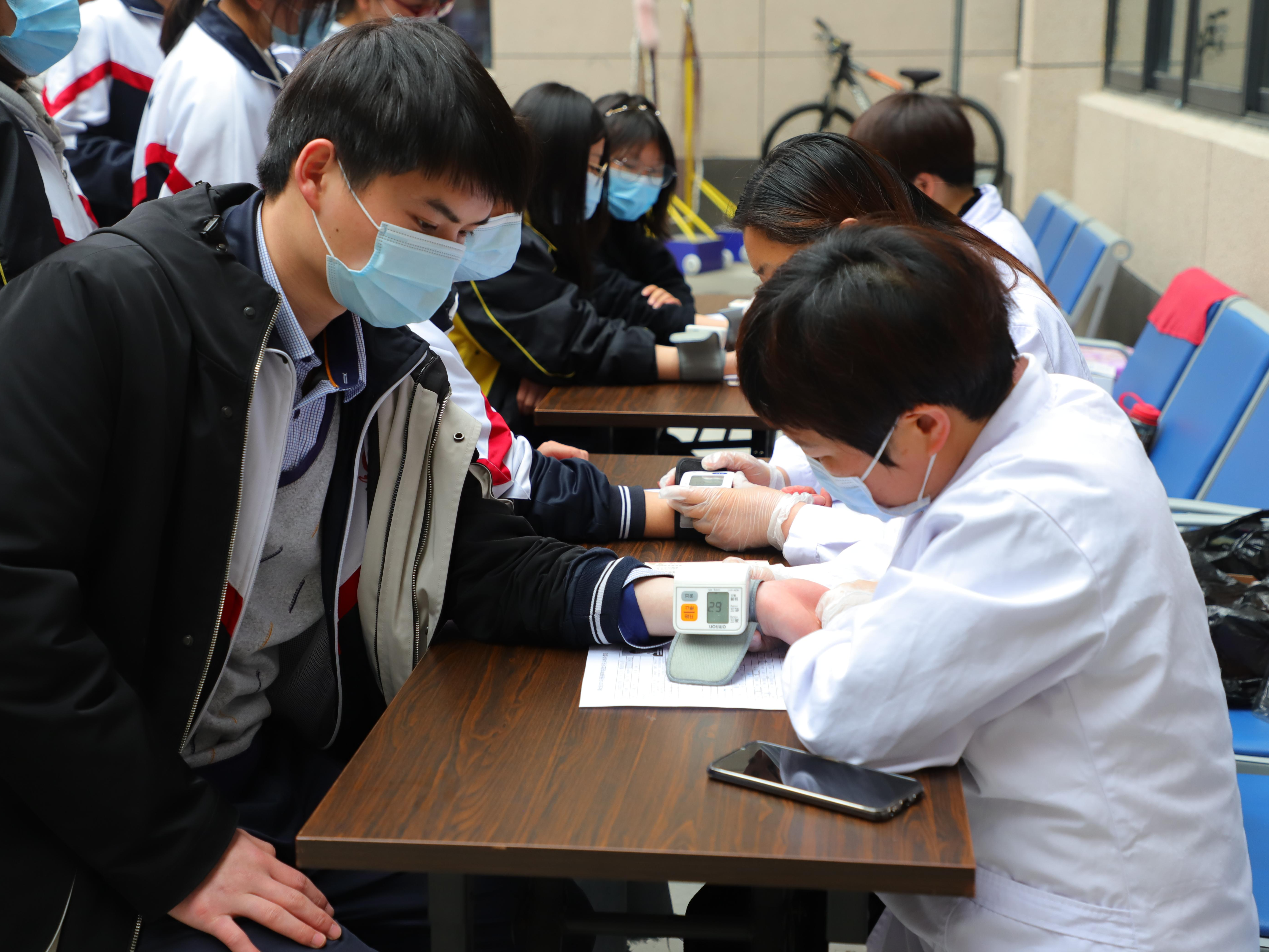 我县2315名学生进行高考体检