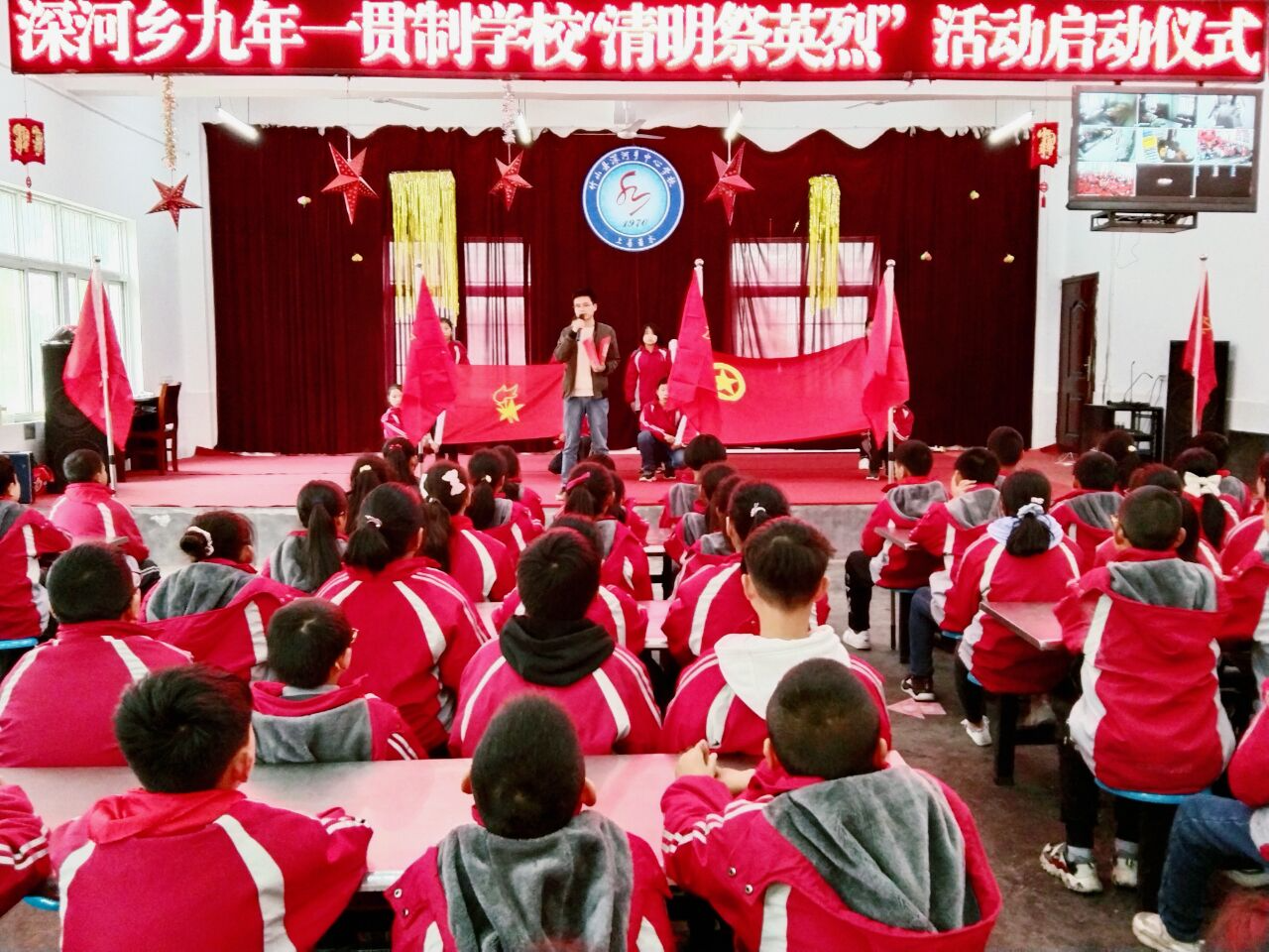 深河乡九年一贯制学校举行“清明祭英烈”活动