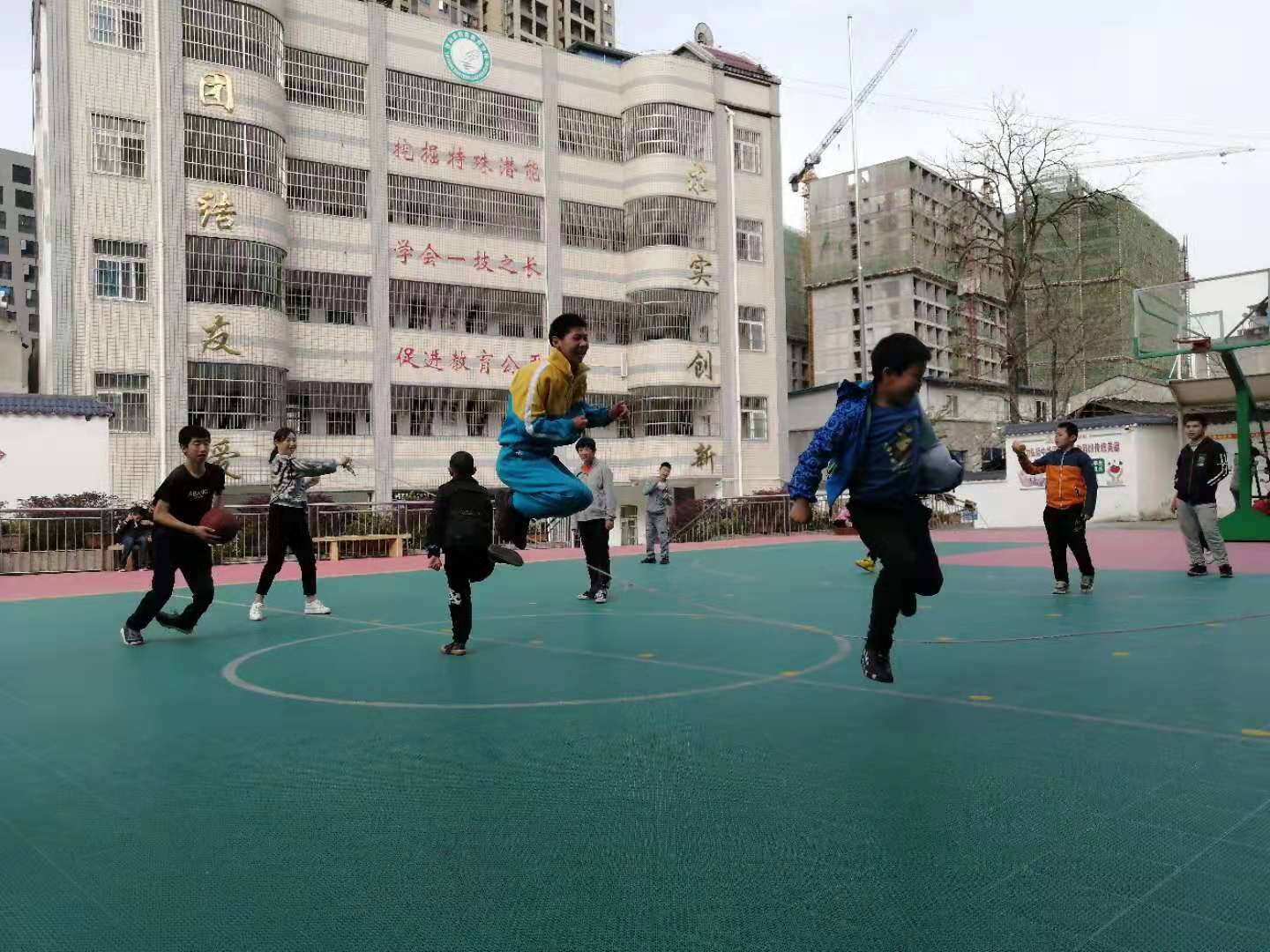 县特殊教育学校师生同乐大课间
