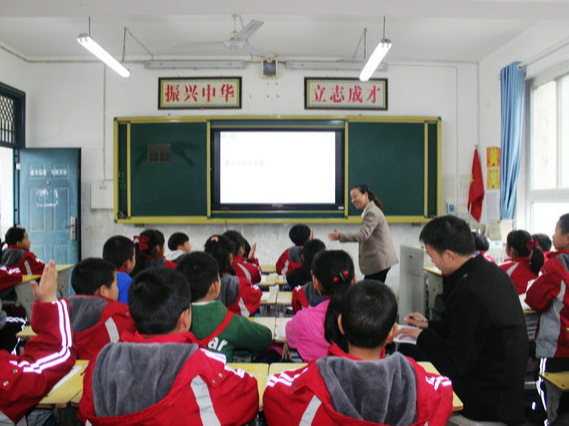 恒升小学与深河学校携手开展教研协作交流活动