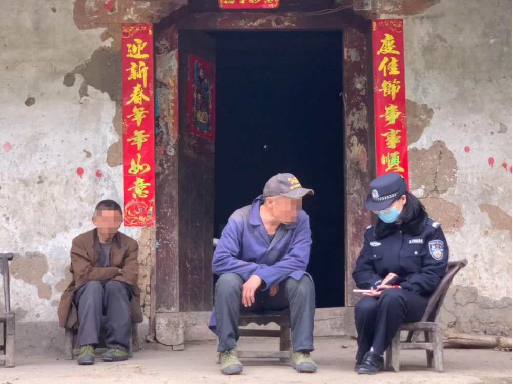 民警走访调查帮流浪残障老人落户