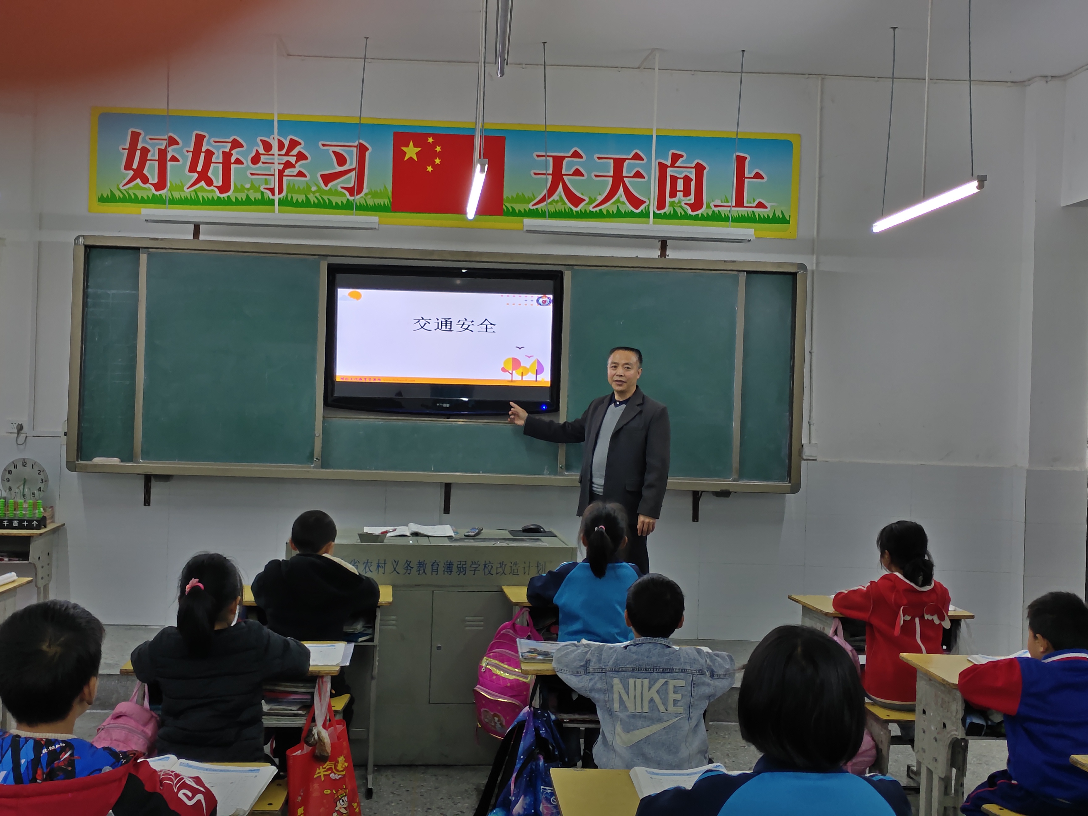 公祖小学构筑安全防护墙