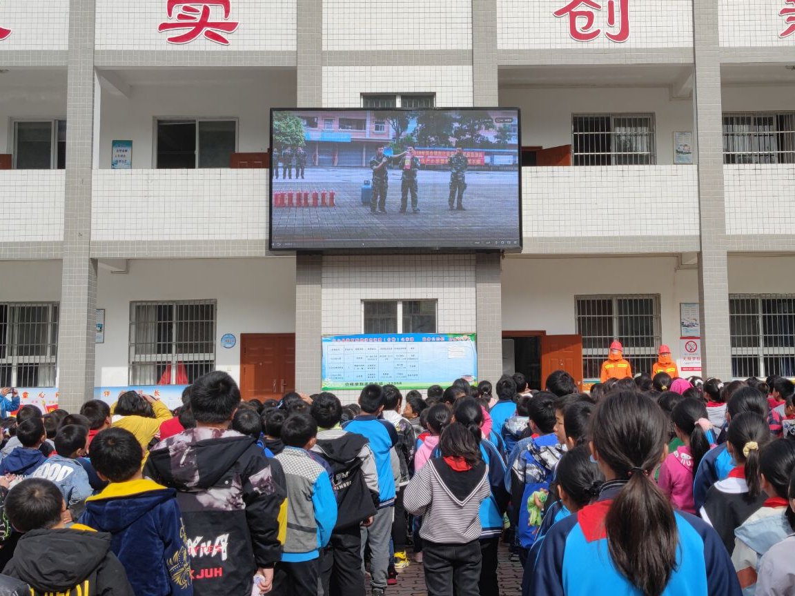 柳林乡九年一贯制学校开展消防安全演练
