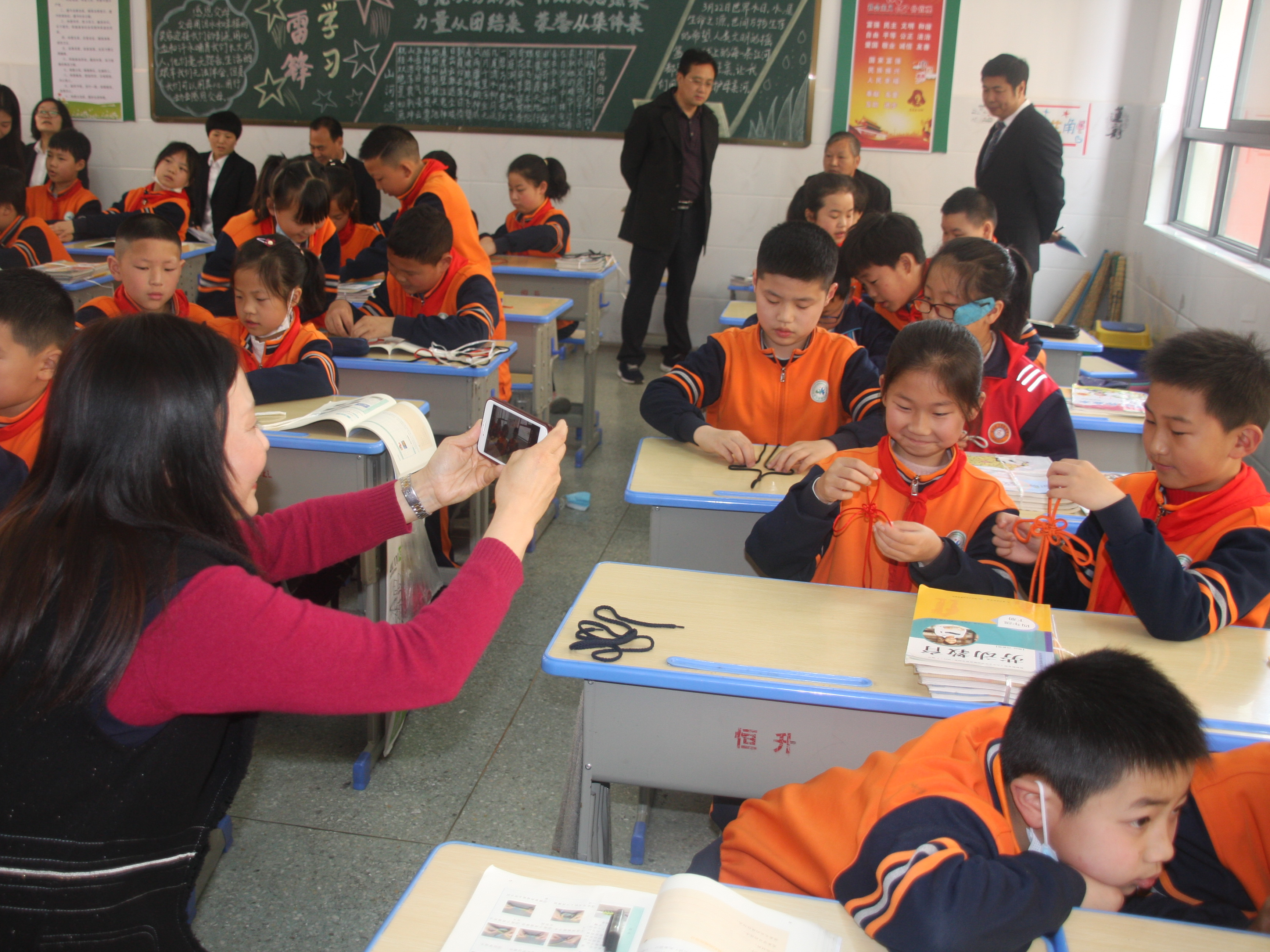 恒升小学德育工作获市督导组称赞