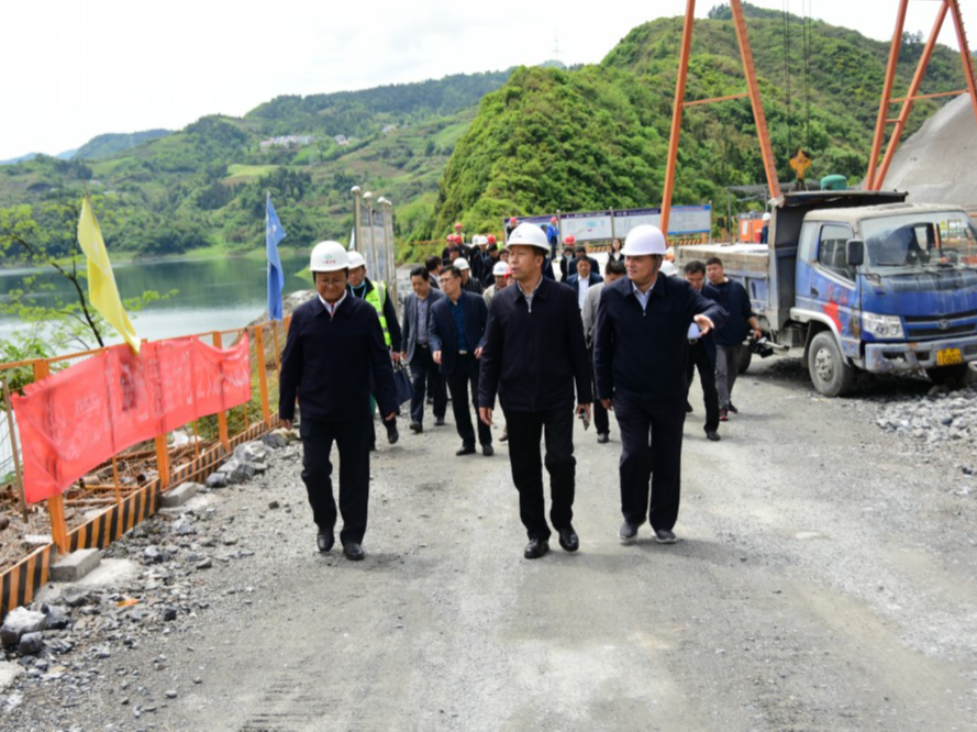 省人大常委会副主任刘雪荣来我县调研