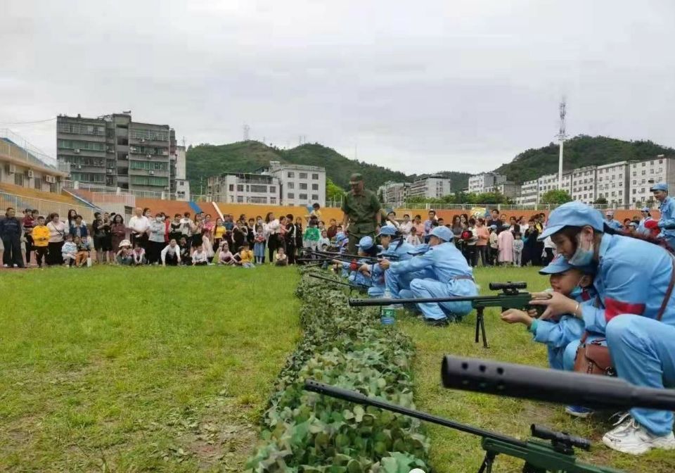 金宝宝幼儿园举办亲子运动会活动
