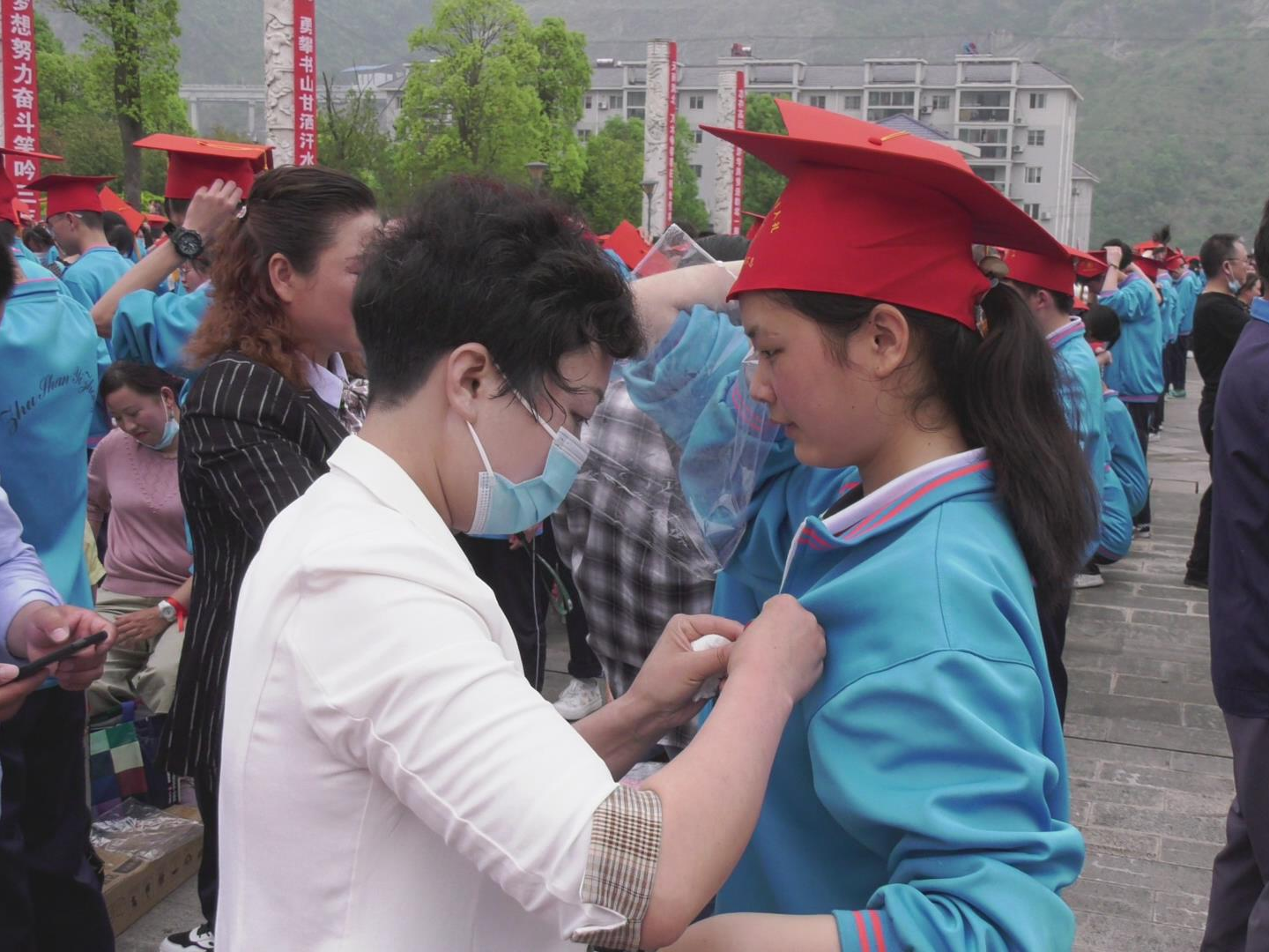 竹山县一中举办2019级18岁成人礼活动