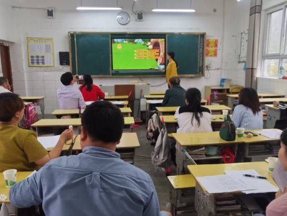 柳林乡九年一贯制学校开展“班班通”教学应用竞赛