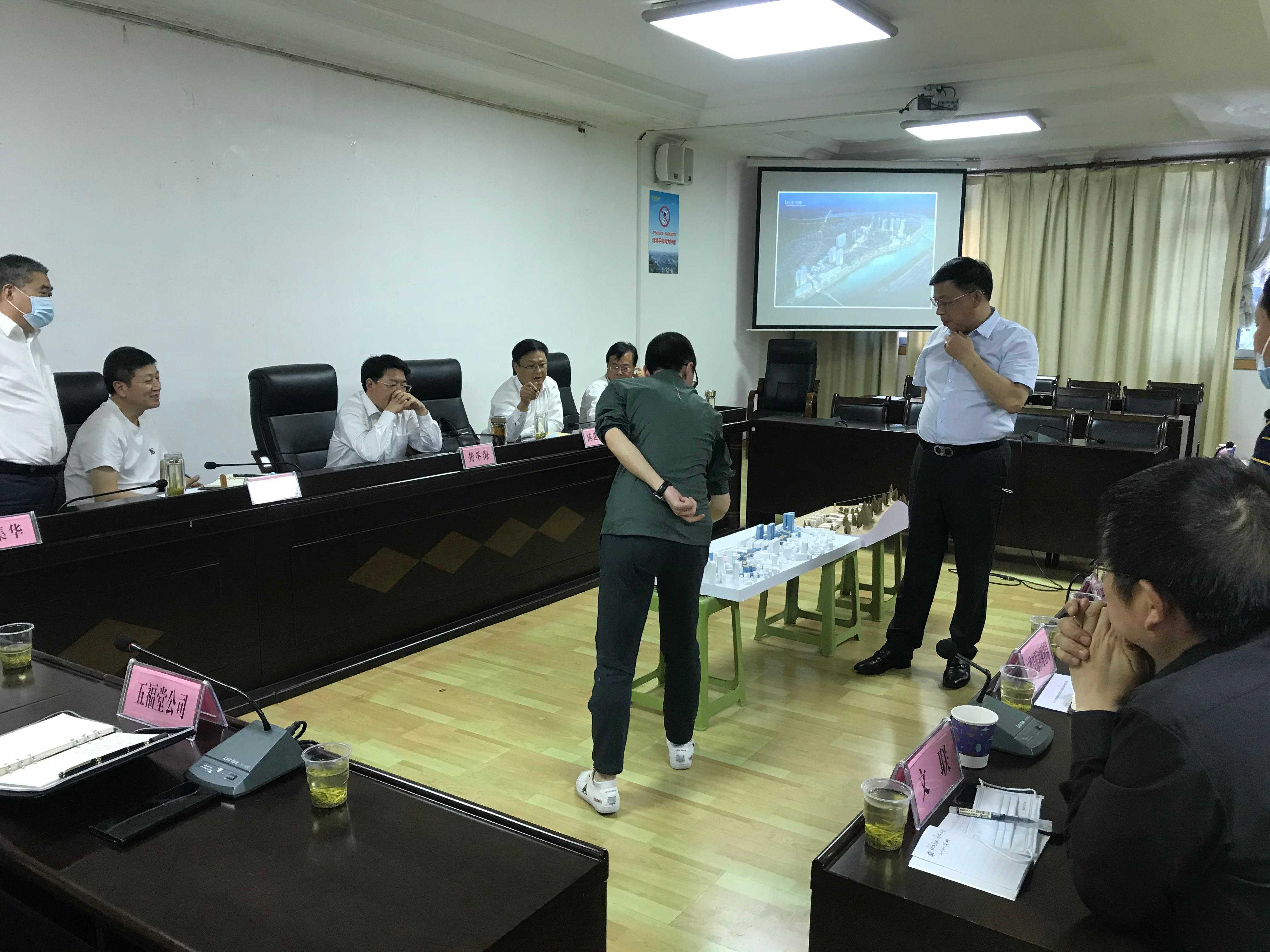 龚举海：坚持共商共建共享  高质量改造西关老旧城区