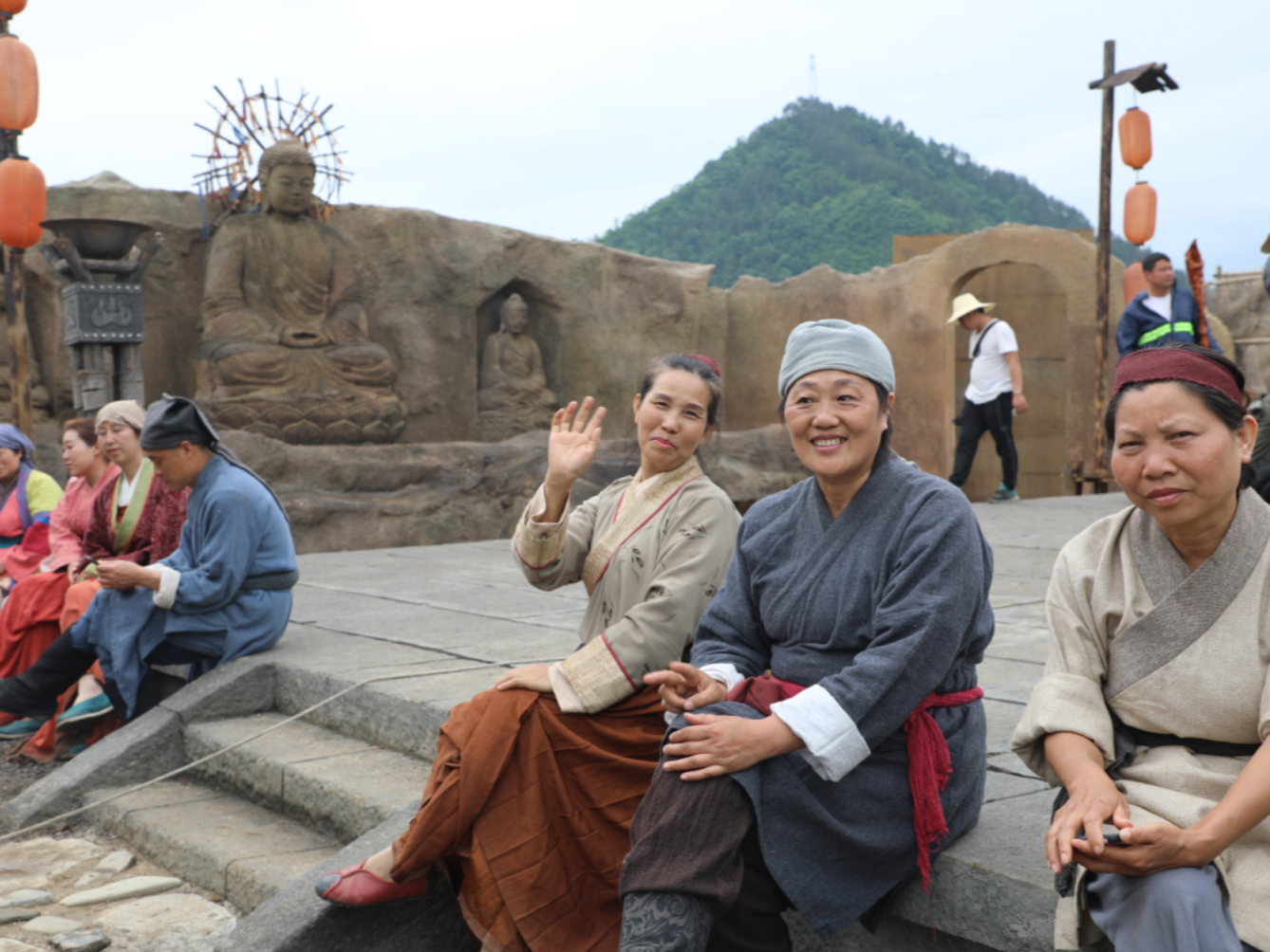 《鲛人传》在我县拍摄  群众乐当“路人甲”
