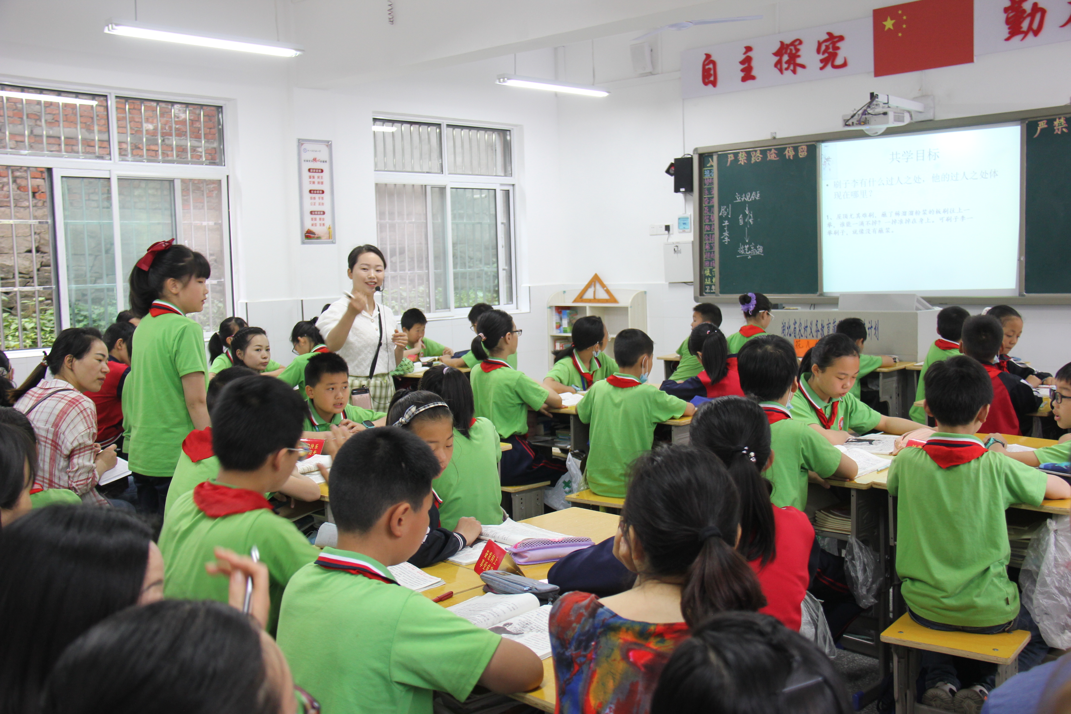 县实验小学与深河学校开展教研交流活动