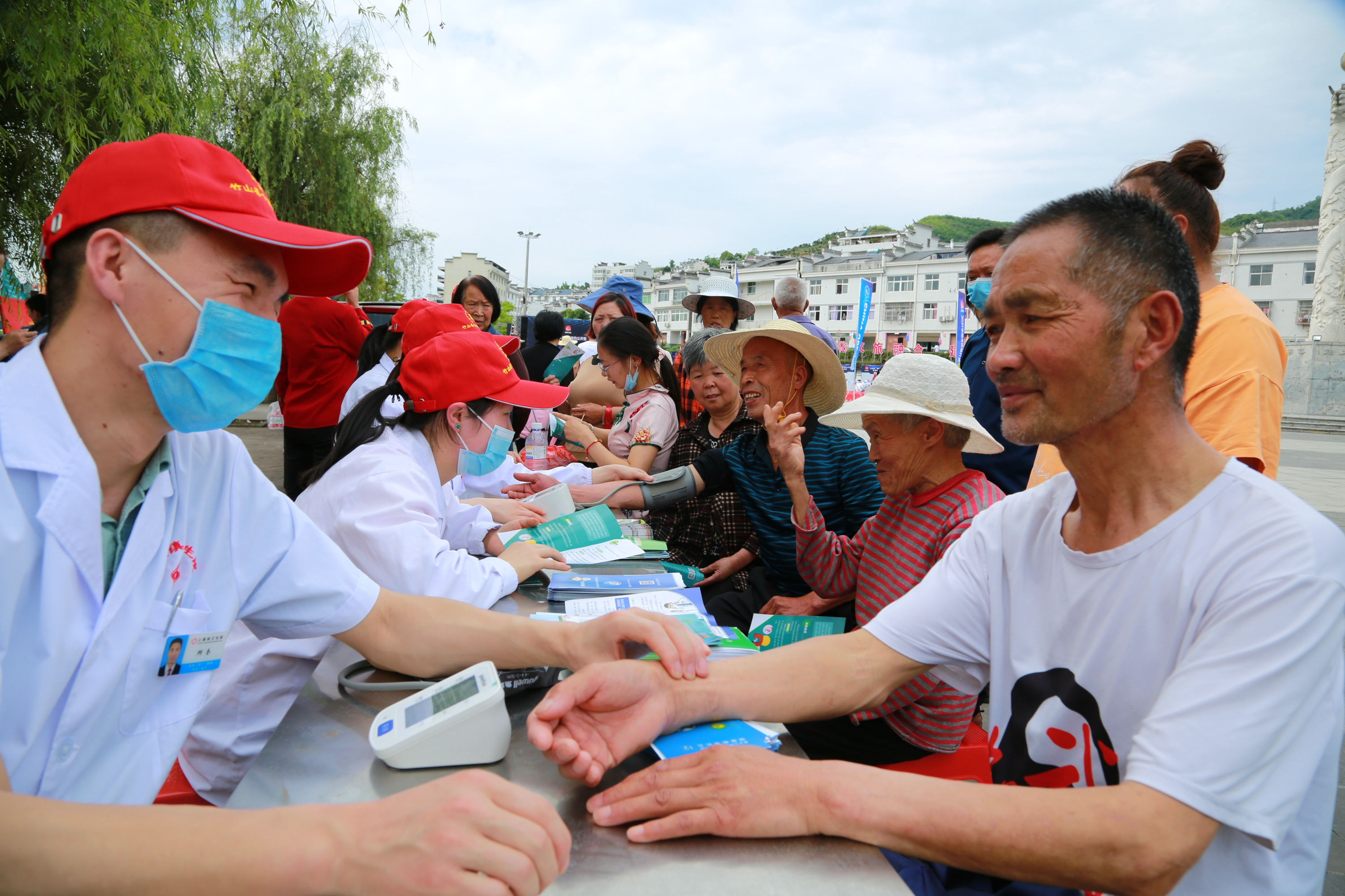 上庸鎮(zhèn)衛(wèi)生院開展義診便民服務(wù)