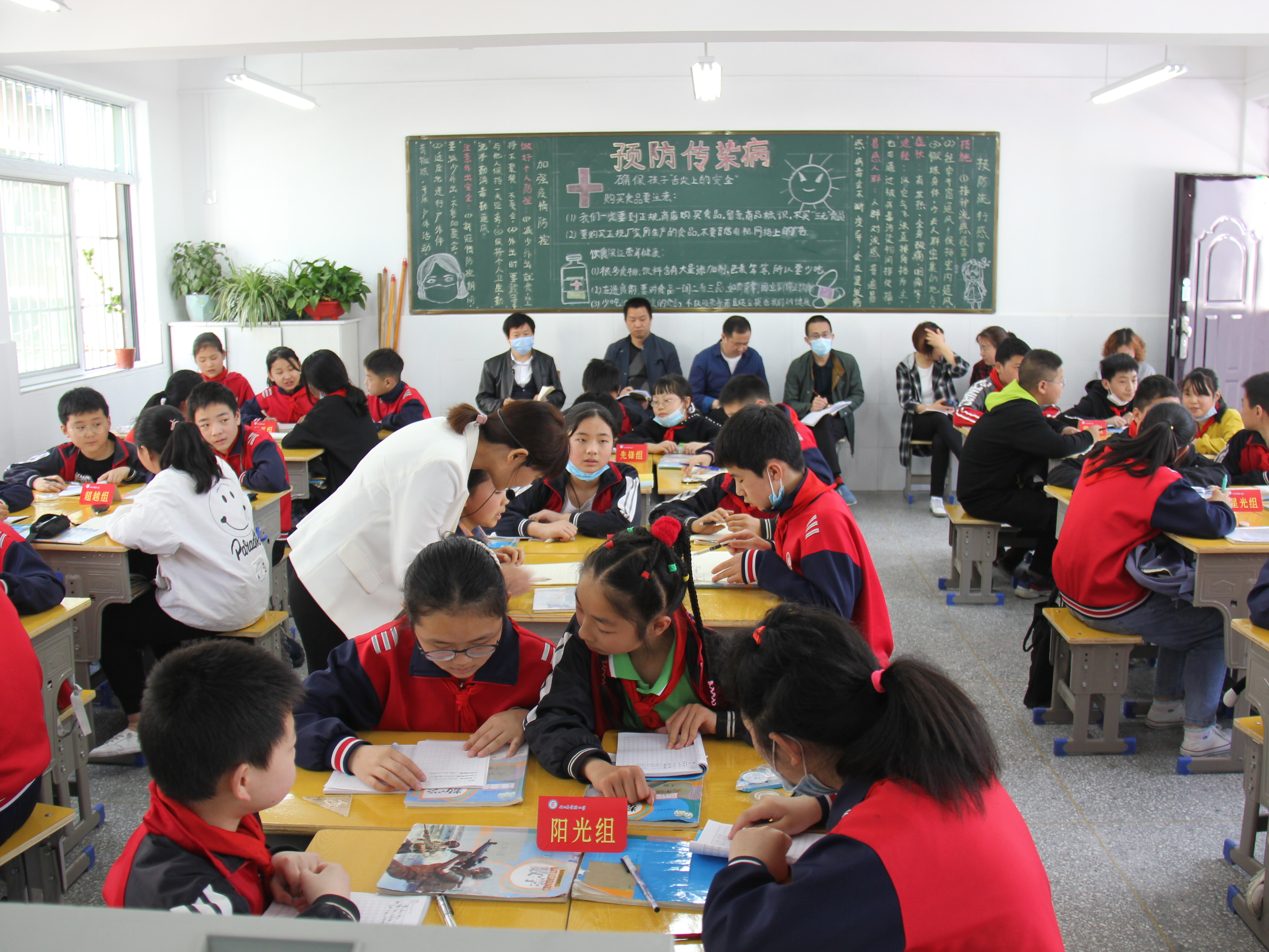 县教研室视导活动走进实验小学