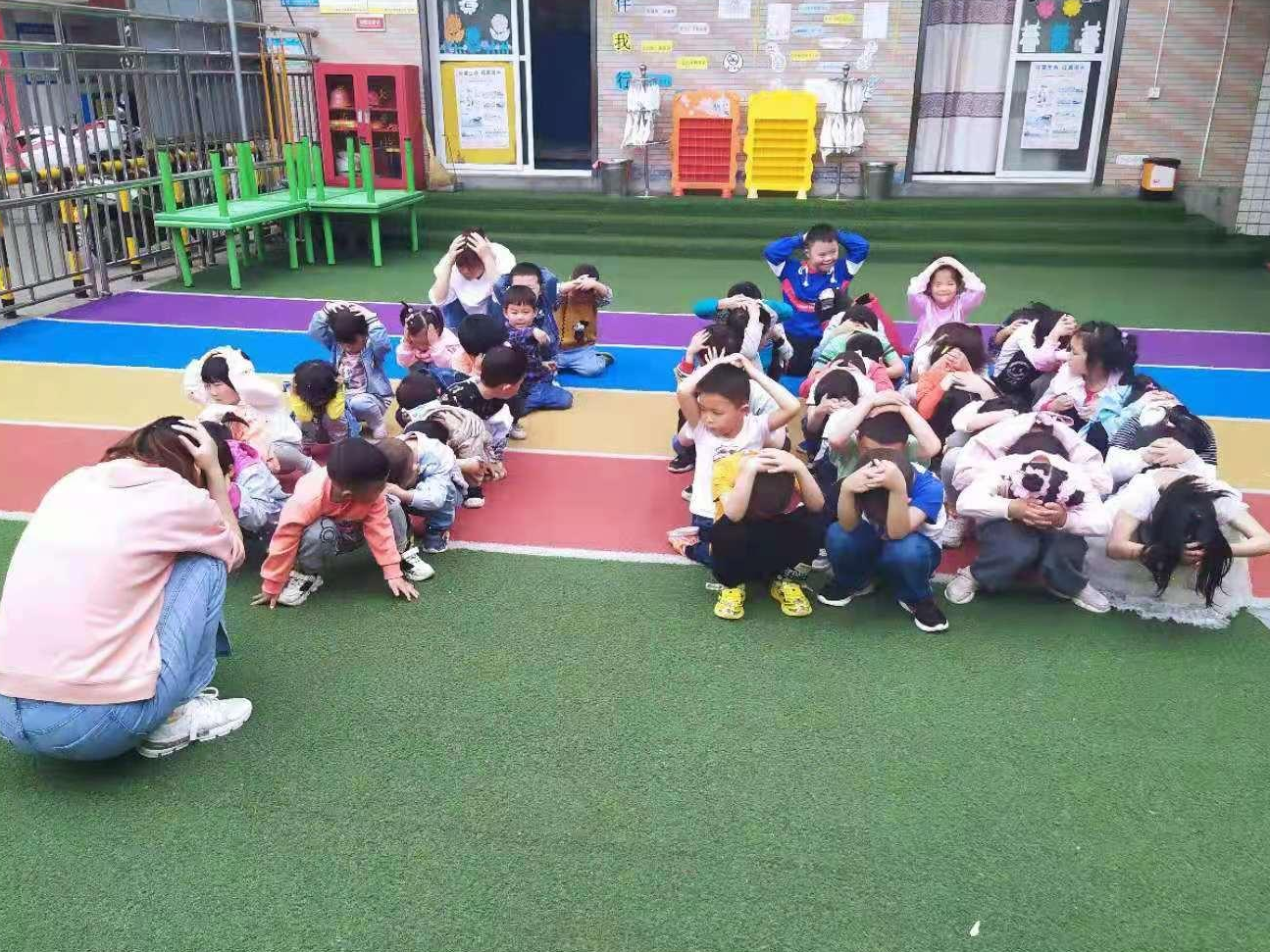 县小精灵和艺星幼儿园开展防灾减灾宣传教育活动