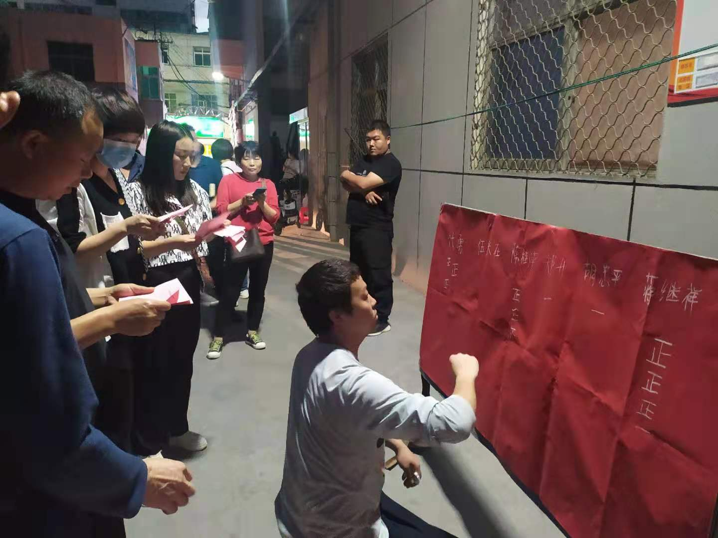 蝶变的文工团居民小区
