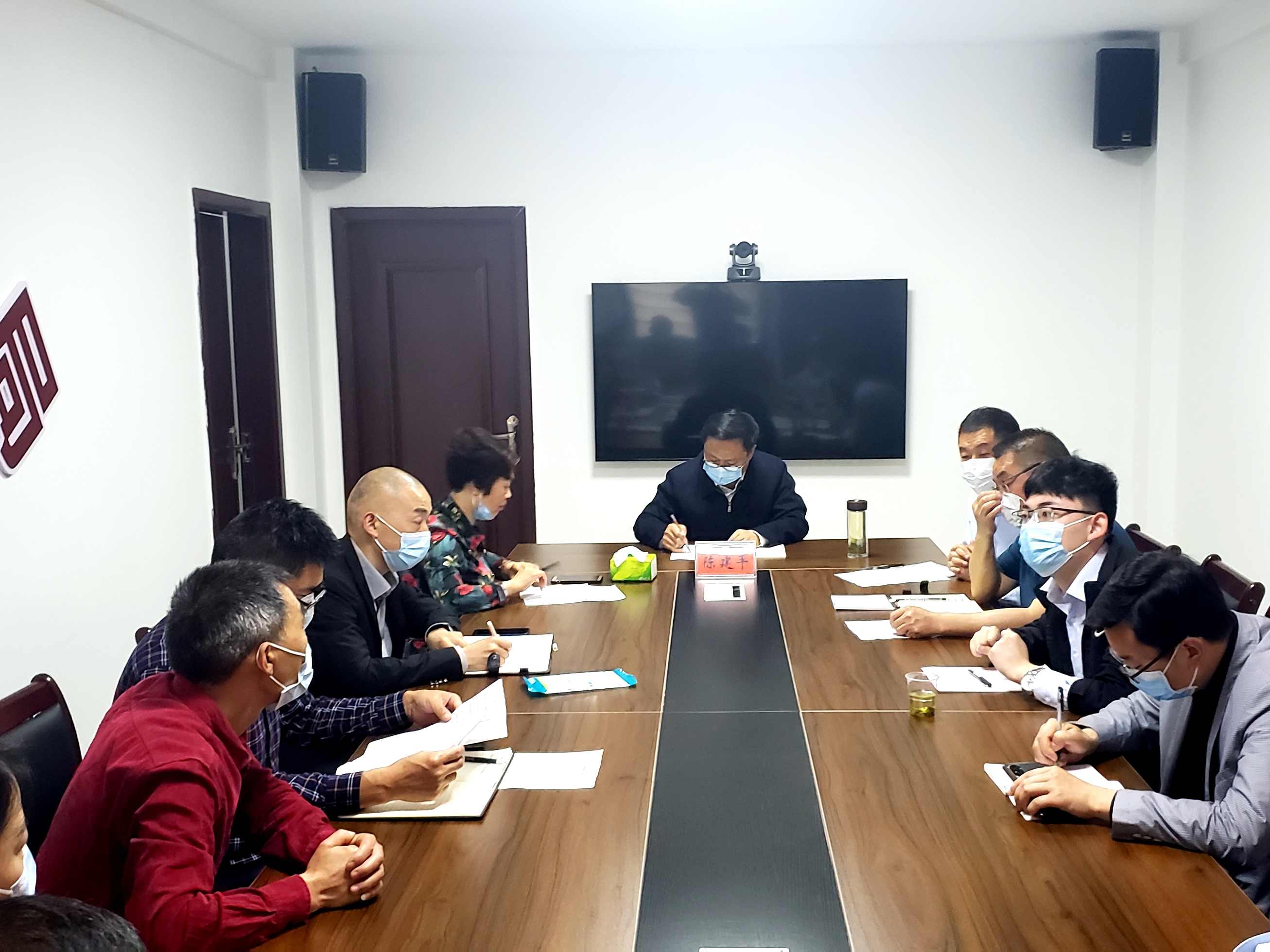 陈建平：用心用情倾听诉求  依法依规解决问题