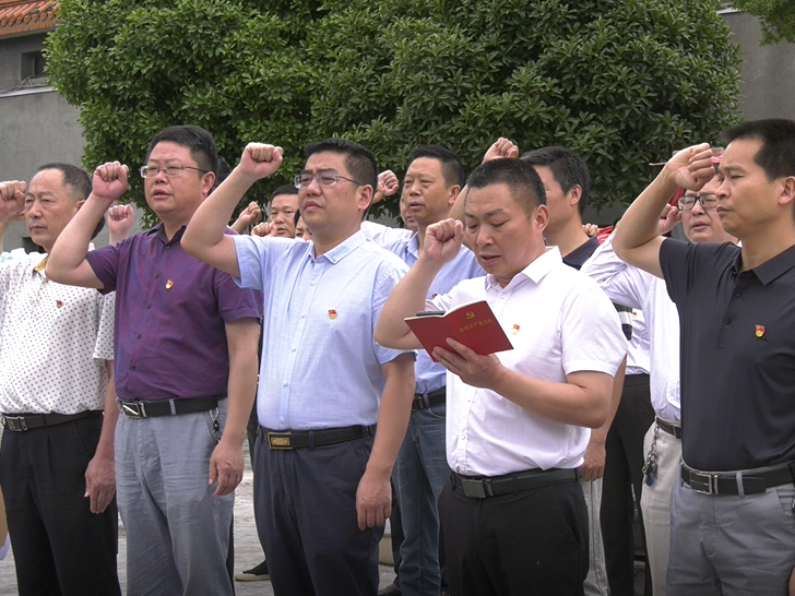 縣中醫(yī)醫(yī)院：瞻仰革命烈士 沐浴紅色精神