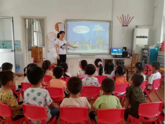 城关镇中心幼儿园推动“为民办实事”落地见效