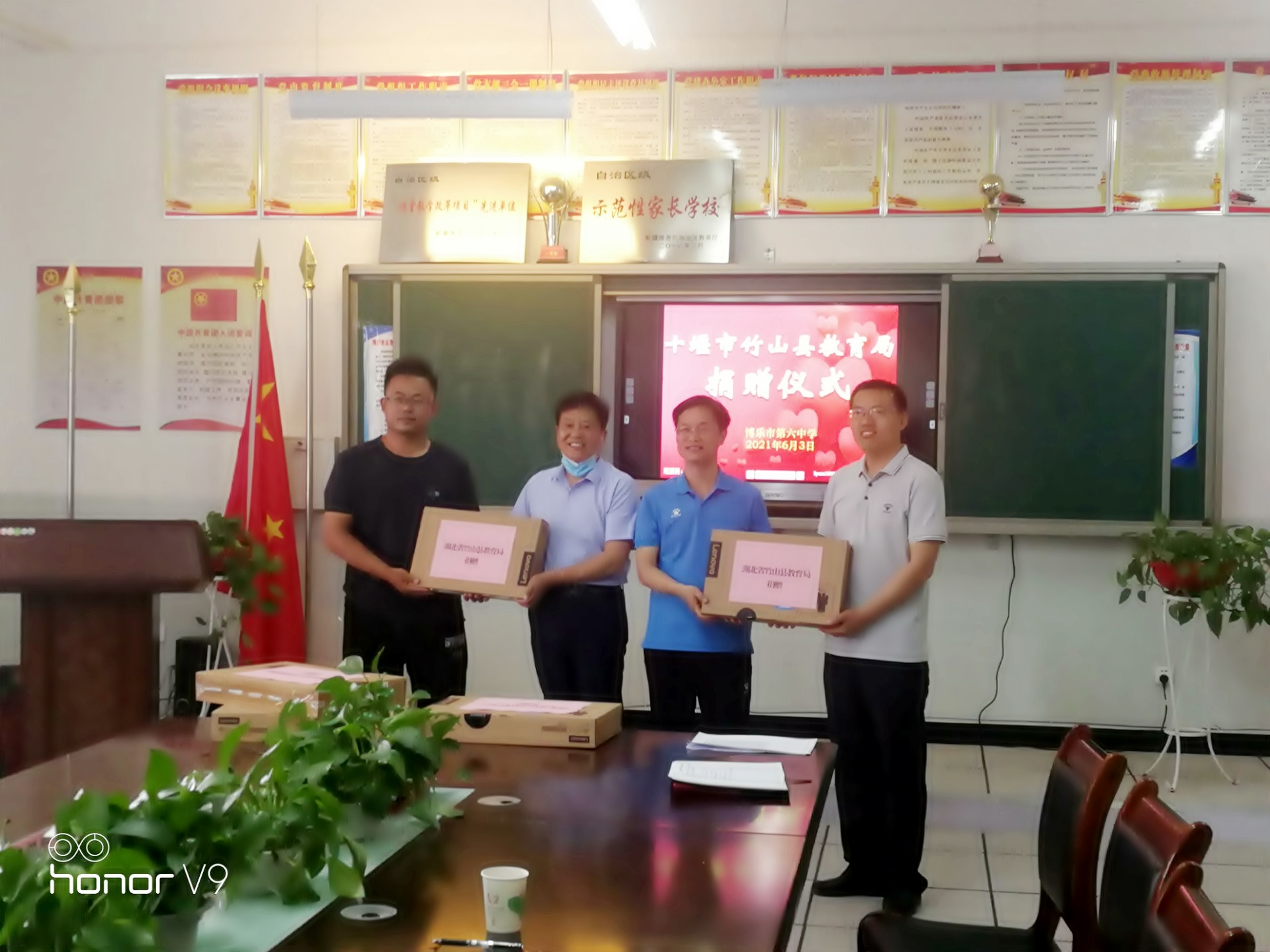 县教育局考核组赴新疆慰问考核援疆教师