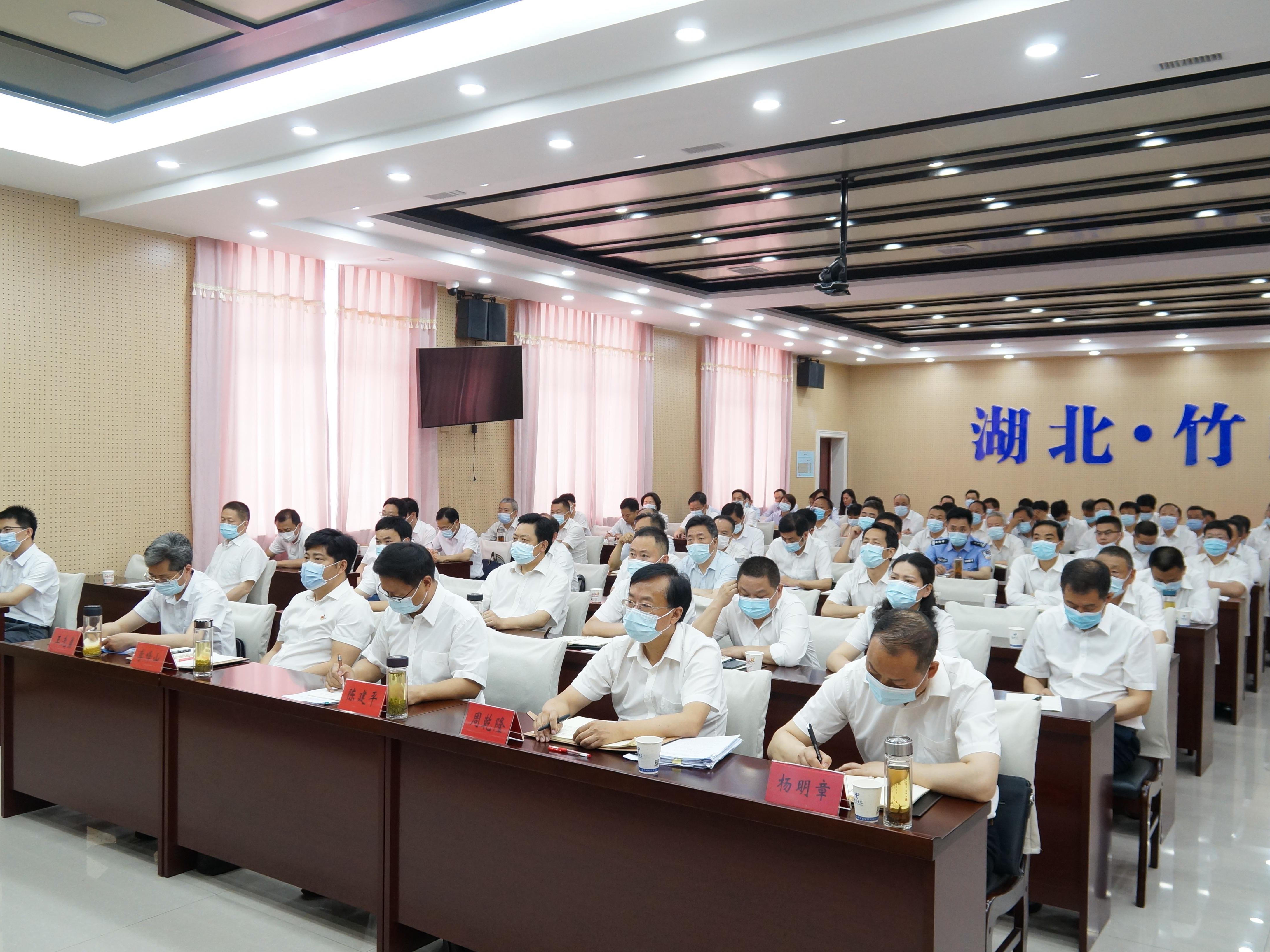 陈建平：着力培育和激发市场主体活力