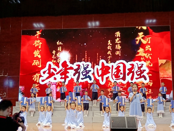 人民路幼儿园唱红歌 庆“六一”