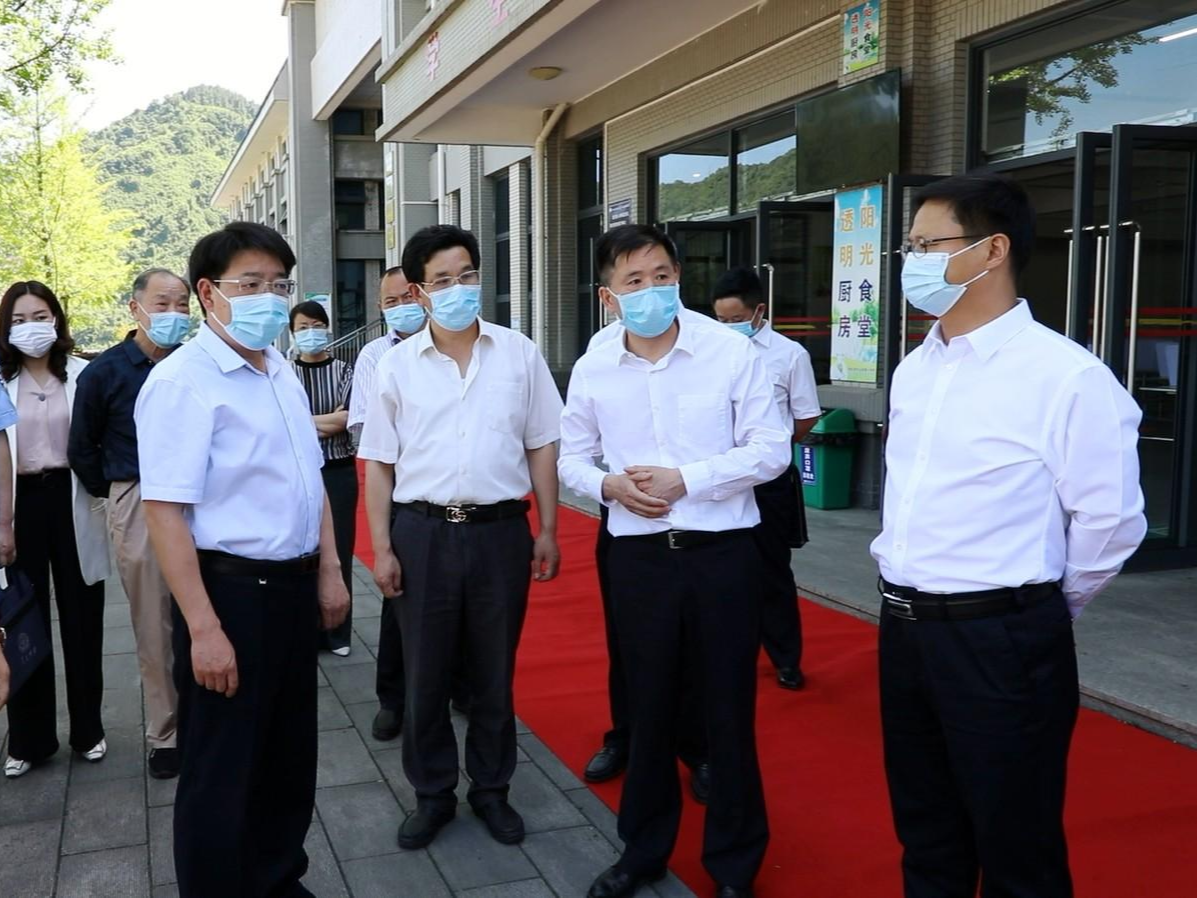 龚举海陈建平检查高考备考工作