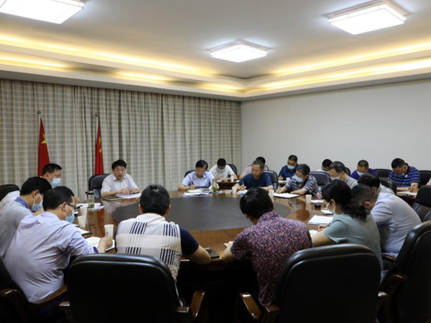 龚举海：以“跳起来摘桃子”的拼劲推进招商引资