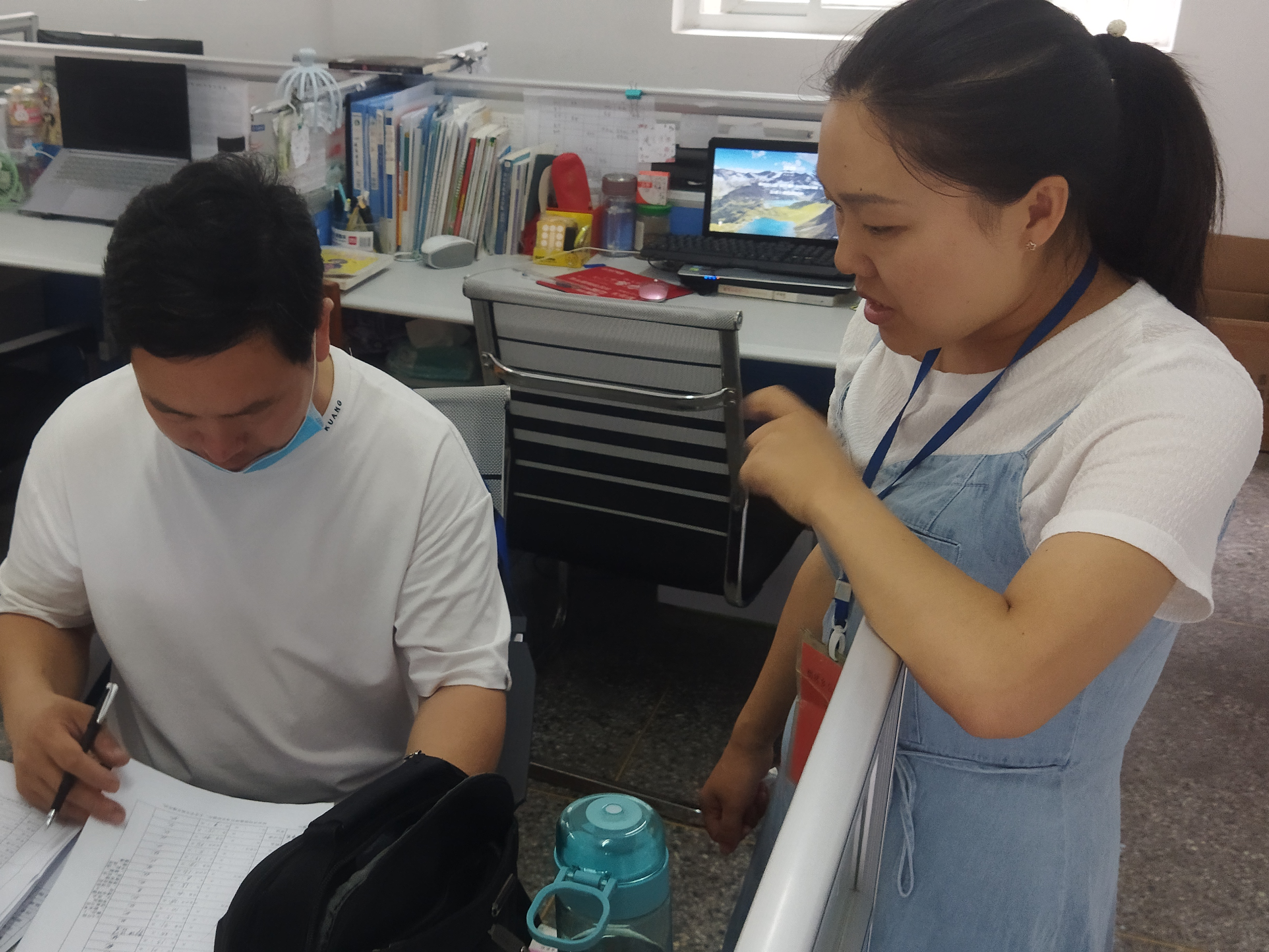 公祖小学迎接中心学校教学检查