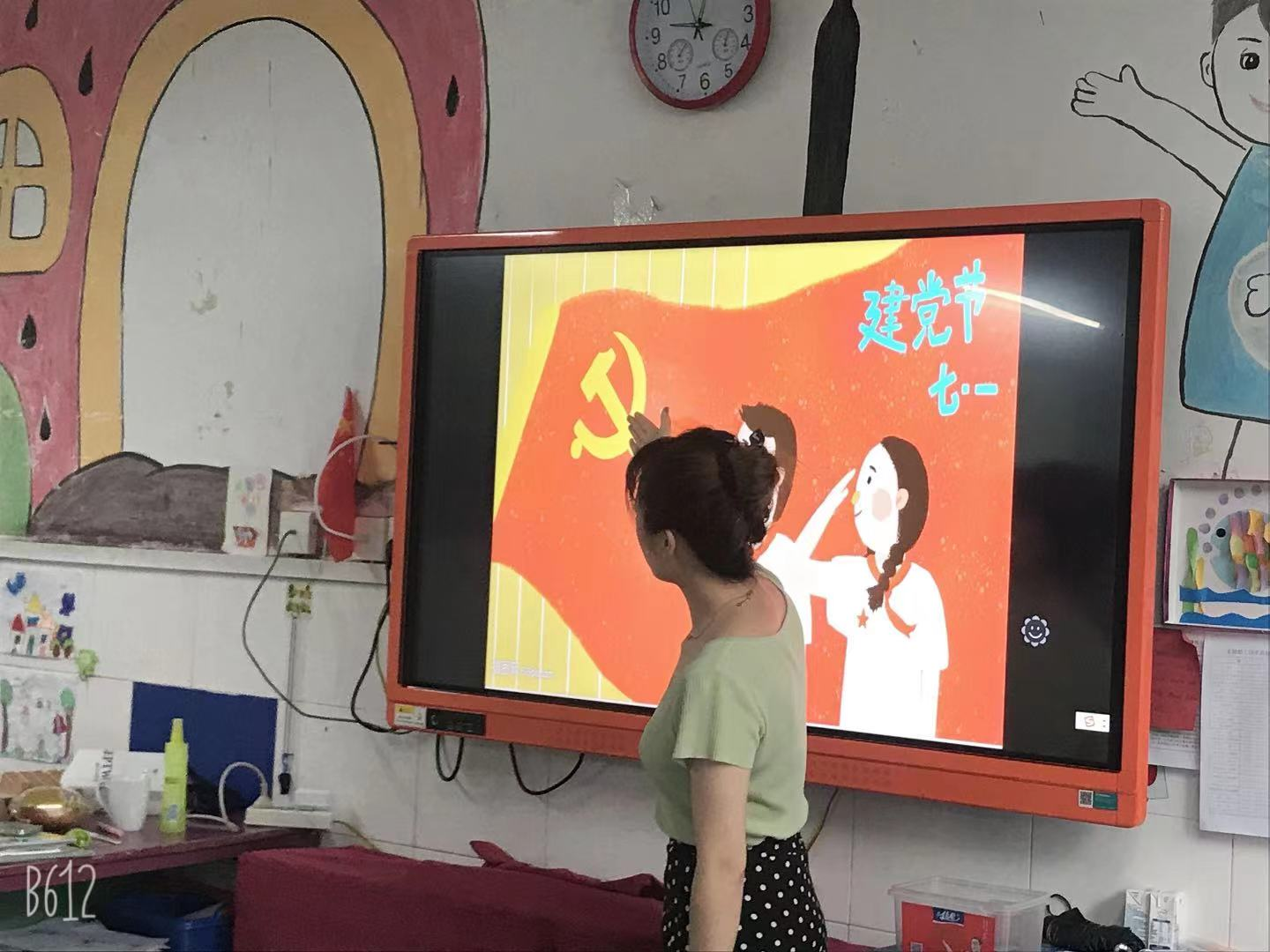 县实验幼儿园开展七一主题活动