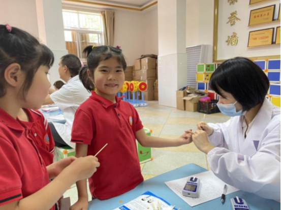 县实验幼儿园：呵护健康 茁壮成长