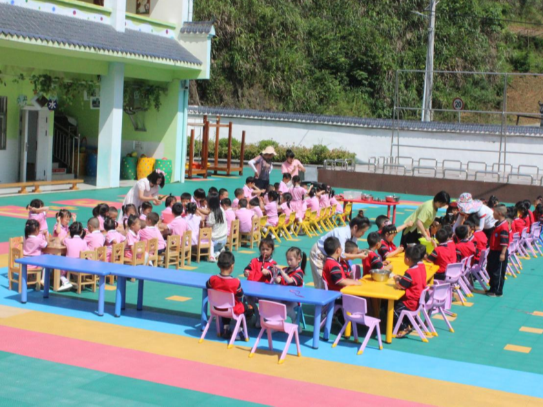 深河乡中心幼儿园：“粽”情端午