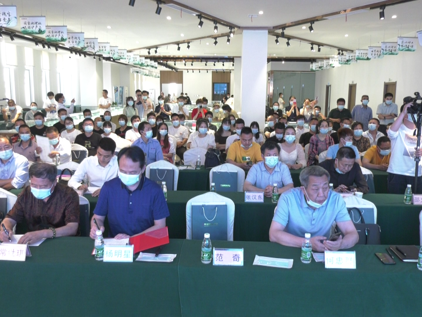 我县首期绿松石文化大讲堂开讲