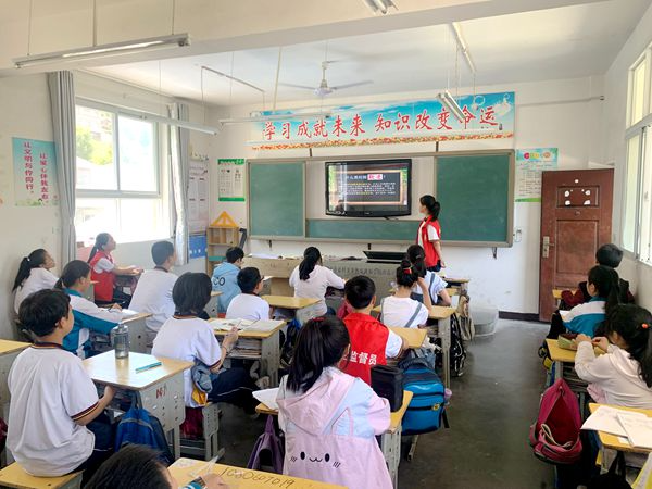 擂鼓鼓锣小学开展预防校园欺凌主题队会活动