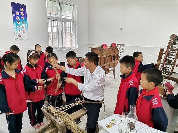 公安小学讲农耕文化传红色精神