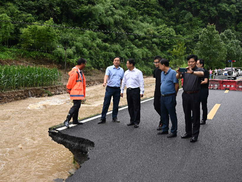 市县交通部门全力抢险保畅通