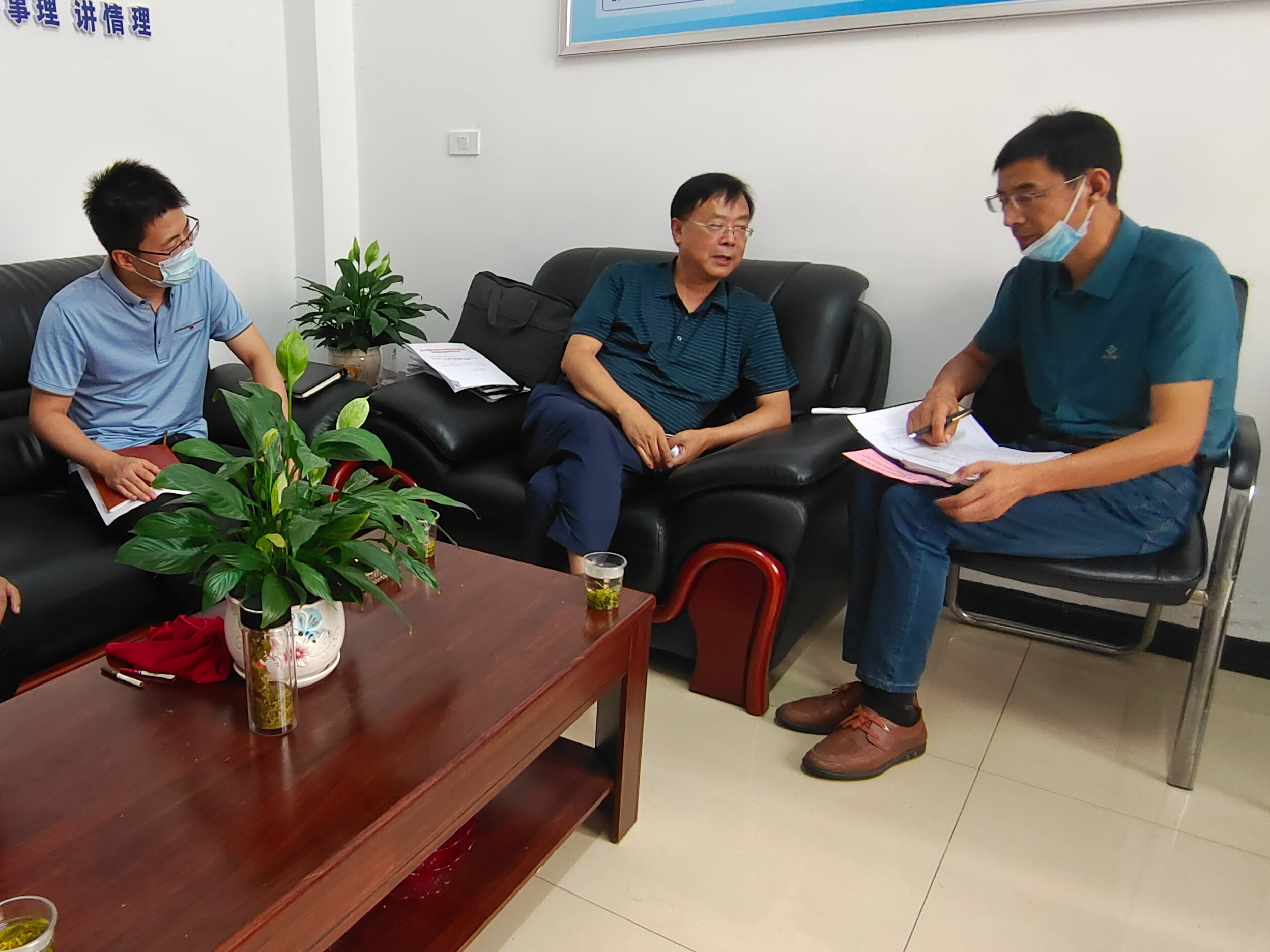 县领导督导检查新冠疫苗接种工作