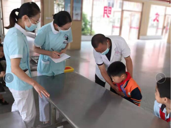 恒升小学开展防食物中毒应急演练